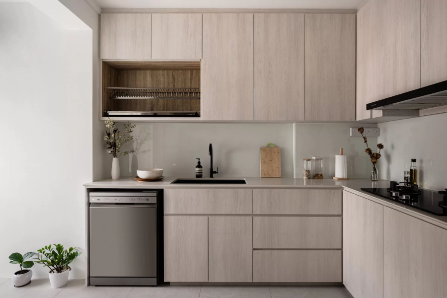 Maximise Every Inch: 4 Modern Space-Saving BTO Kitchen Ideas